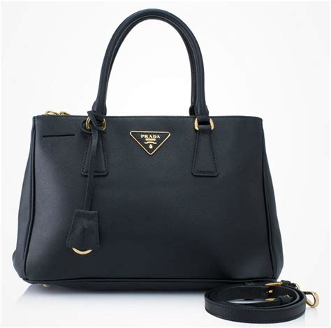 harga tas prada wanita.